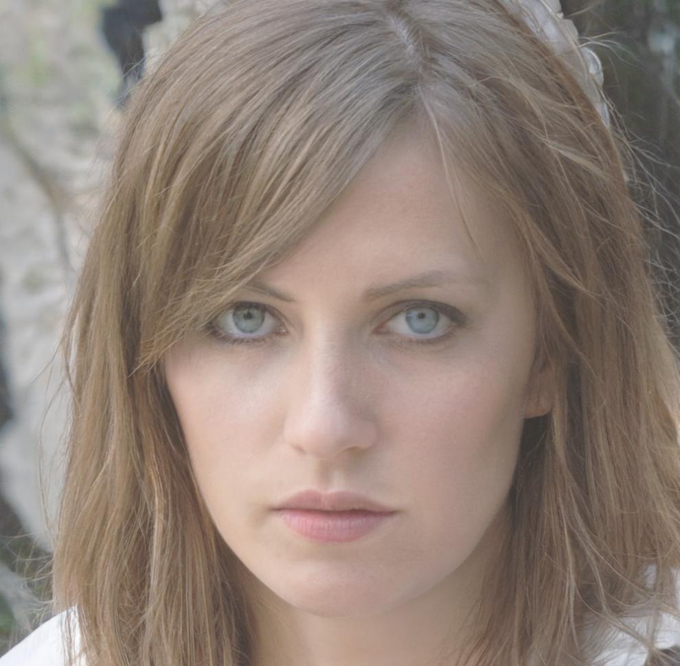 Portrait de Marie-Claire Fontaine, Analyste Senior en Stratégie Financière